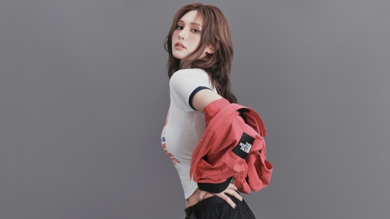 Jeon Somi Grey background Wallpaper