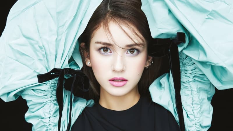 Jeon Somi Portrait Wallpaper