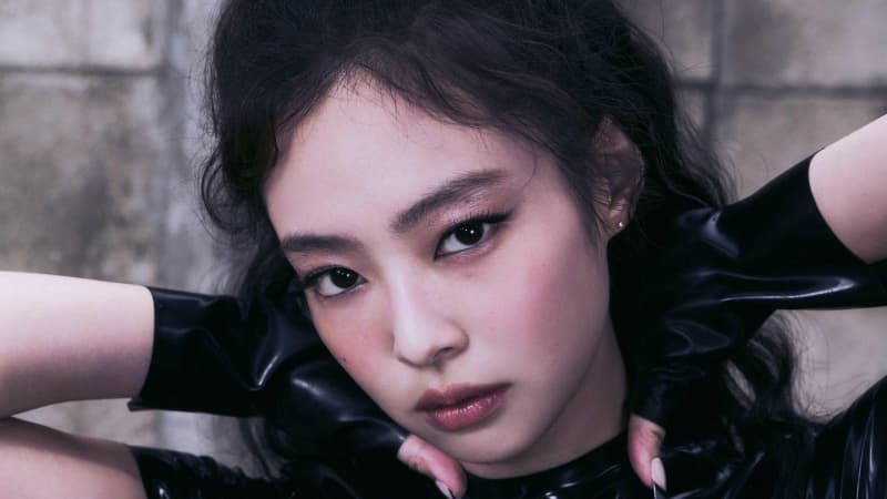 Jennie - JUMP Portrait Wallpaper