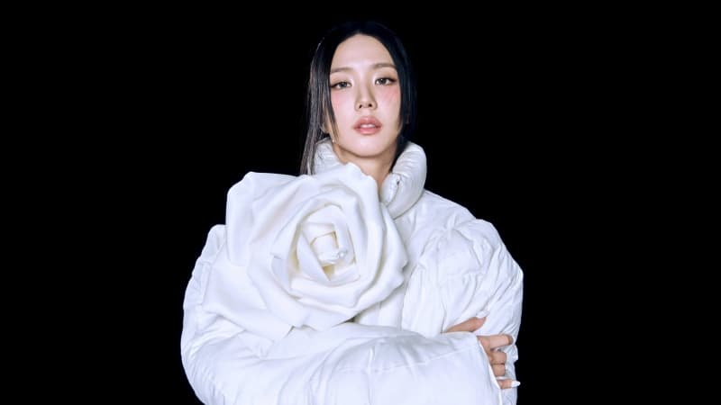 Jisoo White Dress Wallpaper