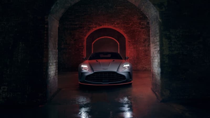 Aston Martin Vantage S 8K Wallpaper