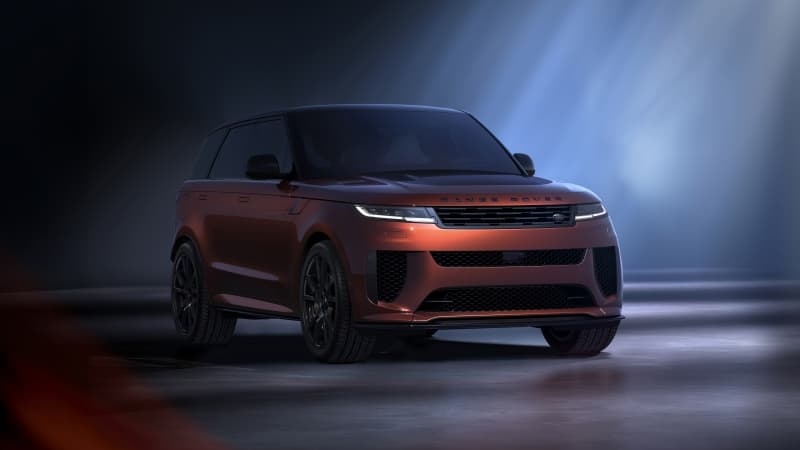 Range Rover Sport SV Carbon 2025 Wallpaper