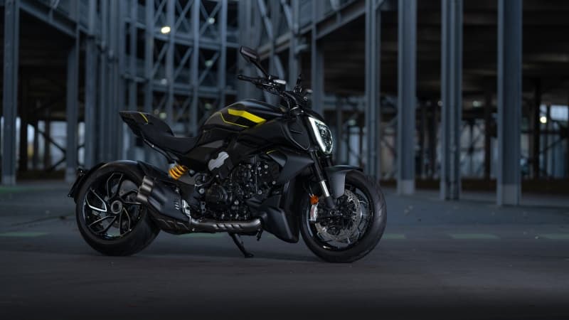 Ducati Diavel V4 Black Roadster 2025 Wallpaper