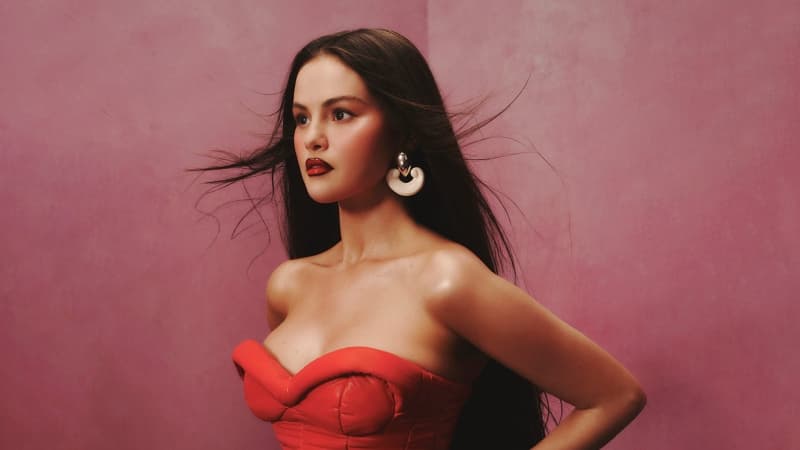 Selena Gomez Allure Wallpaper