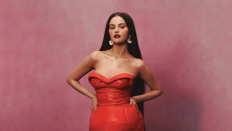 Selena Gomez Red aesthetic Wallpaper