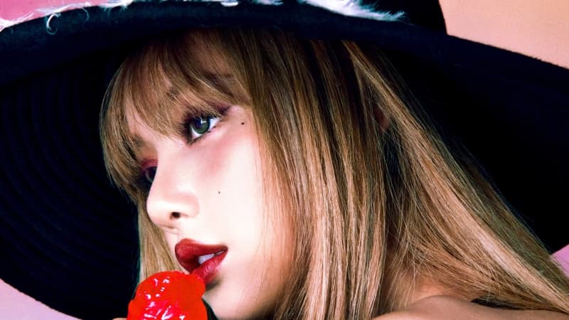 Lisa Lipstick Wallpaper