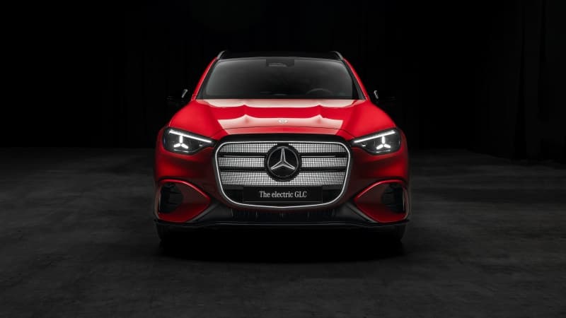 Mercedes-Benz GLC 400 2026 Wallpaper