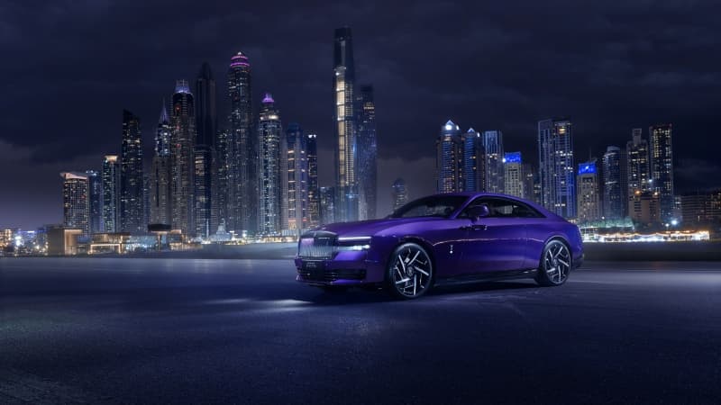 Rolls-Royce Black Badge Spectre Dubai Wallpaper