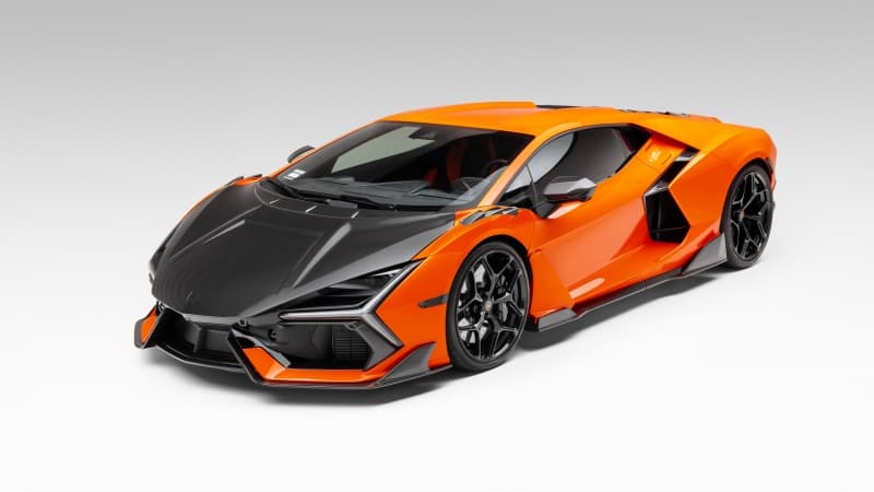 Lamborghini Revuelto Carbon Fiber Wallpaper