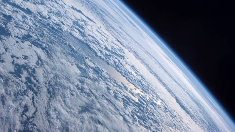 OS X Mountain Lion Planet Earth Wallpaper