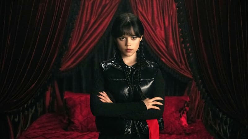 Jenna Ortega Season 2 Wallpaper