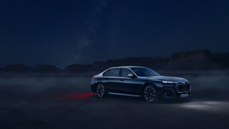 BMW 760i xDrive Suhail Edition 2025 Wallpaper