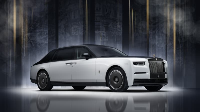 Rolls-Royce Phantom Centenary 8K Wallpaper