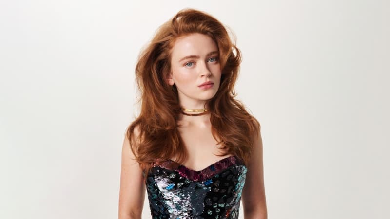 Sadie Sink White background Wallpaper