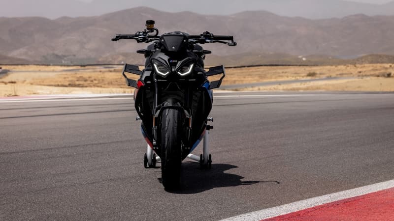 BMW M 1000 R 2026 Wallpaper