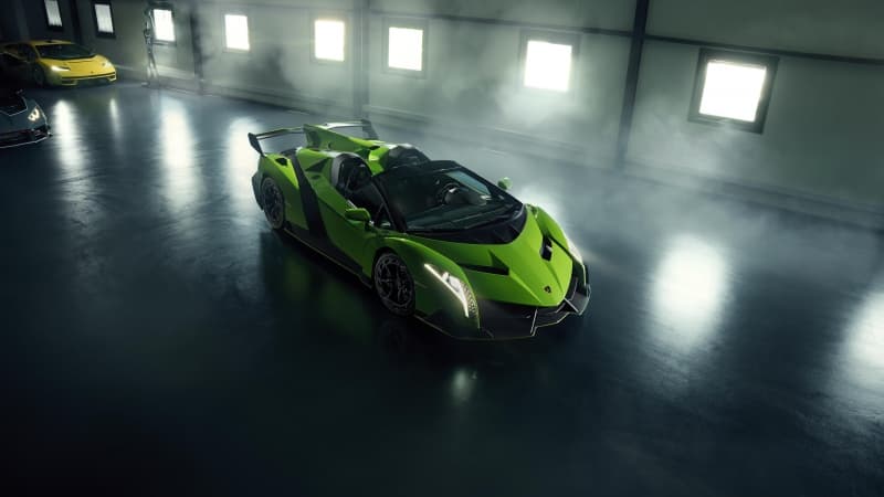 Lamborghini Veneno Roadster 8K Wallpaper