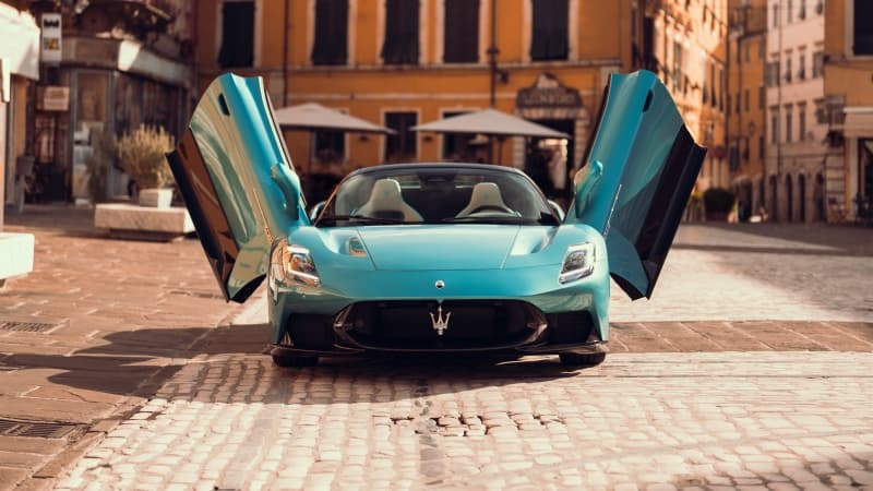 Maserati MCPURA Cielo Vertical Wallpaper