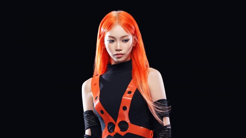 Kim Chaewon Black background Wallpaper