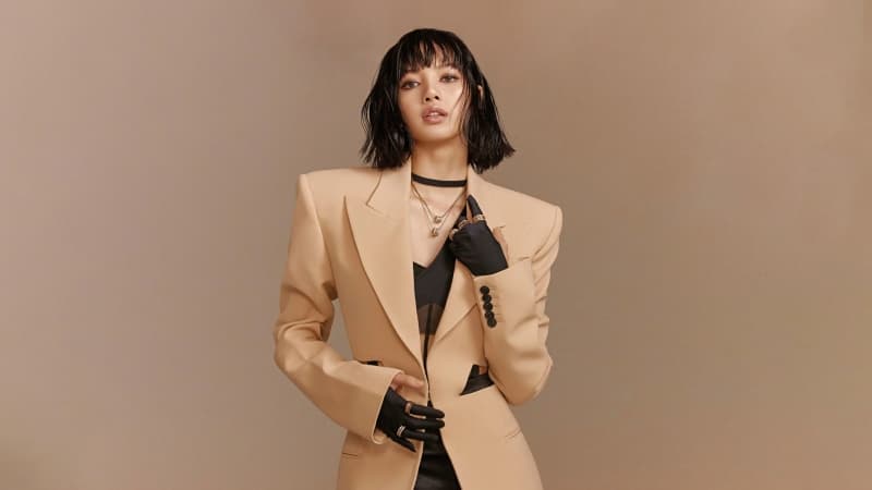 Lisa Short hair Wallpaper