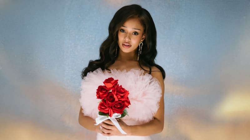 Manon Red Roses Wallpaper