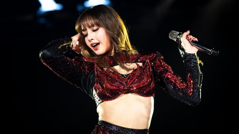 Lisa K-pop idol Wallpaper