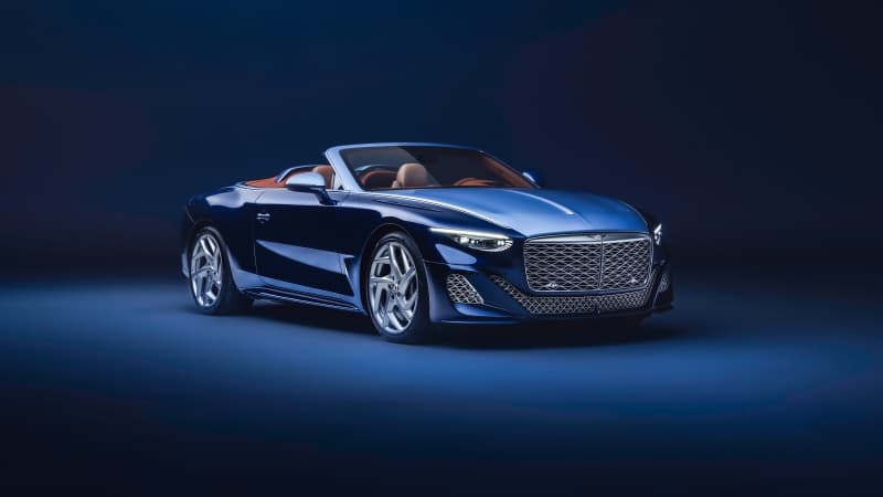 Bentley Mulliner Batur Convertible 2026 Wallpaper