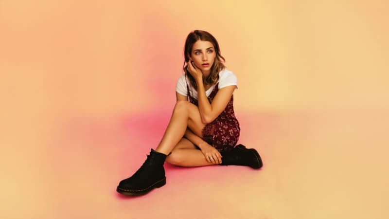 Emily Rudd American actress Wallpaper