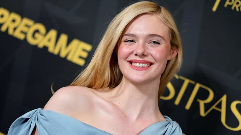 Elle Fanning Astra Film Awards Wallpaper