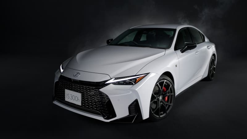 Lexus IS 300h F SPORT Mode Black V 2026 Wallpaper