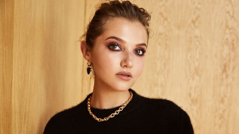 Mia McKenna-Bruce English actress Wallpaper