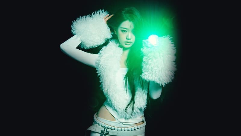 Jang Wonyoung (REVIVE+) 8K Wallpaper