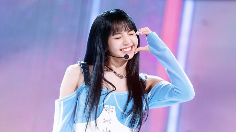 Lisa Singing Wallpaper