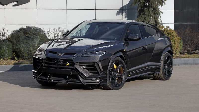Lamborghini Urus SE R'Evo Stealth Edition Wallpaper