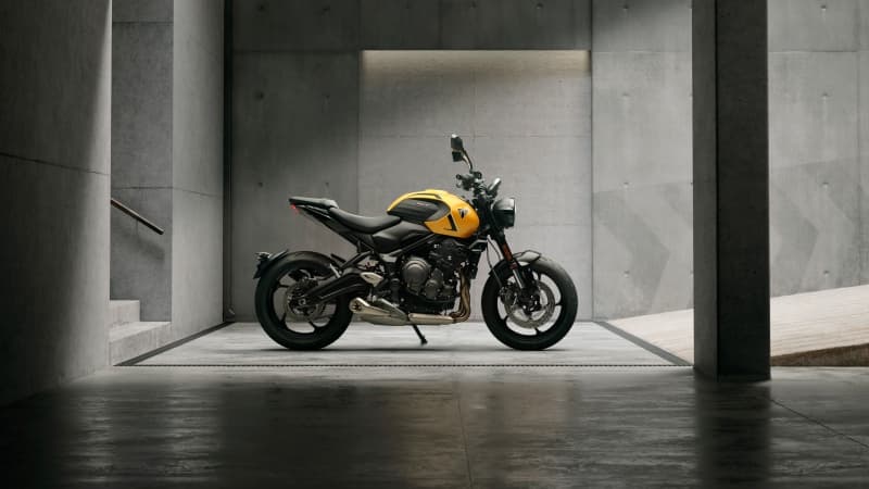 Triumph Trident 660 Cosmic Yellow Wallpaper