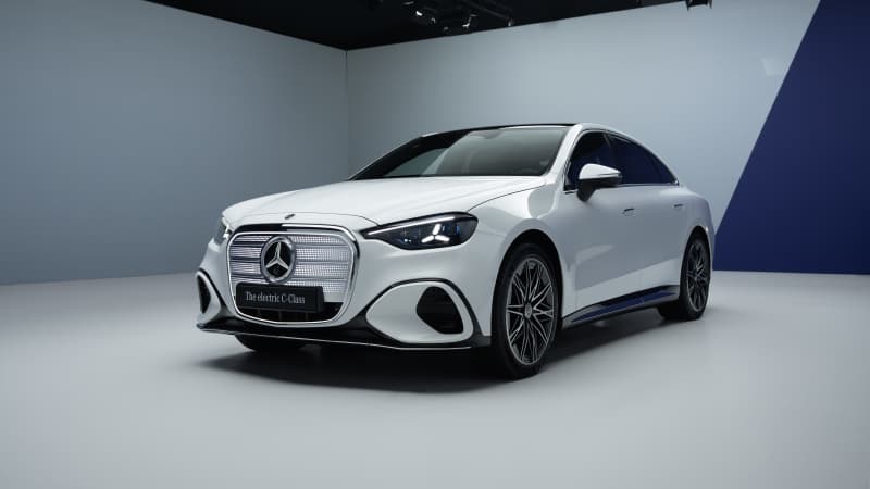 Mercedes-Benz C 400 Luxury EV Wallpaper