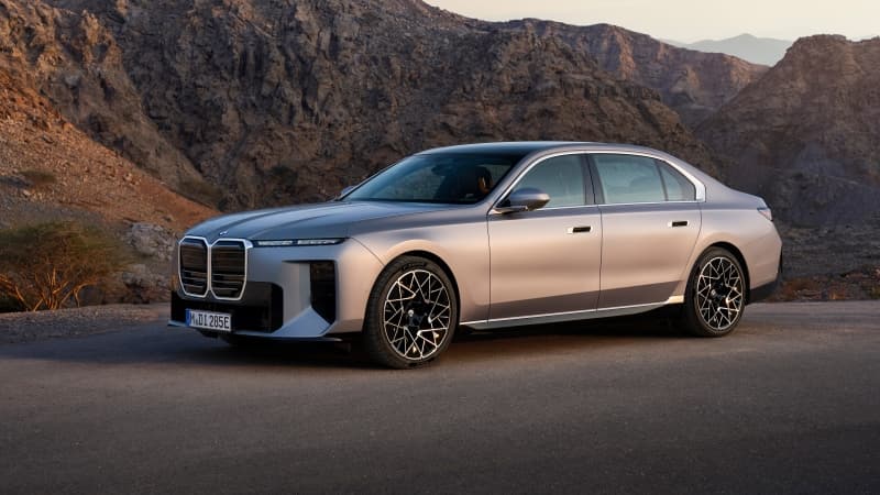 BMW i7 xDrive60 2027 Wallpaper