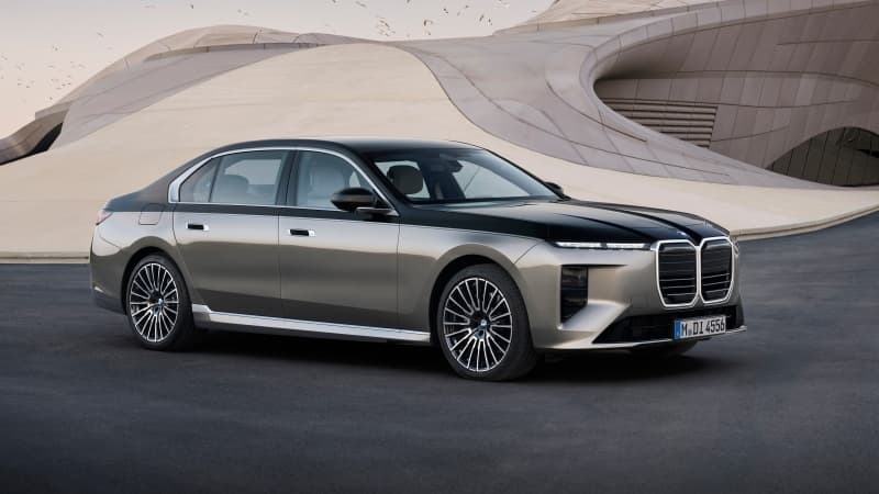 BMW 740i xDrive 8K Wallpaper