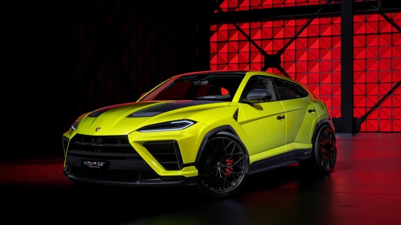 Lamborghini Urus SE Performante 8K Wallpaper
