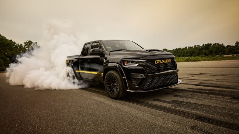 Ram 1500 Rumble Bee SRT 2027 Wallpaper