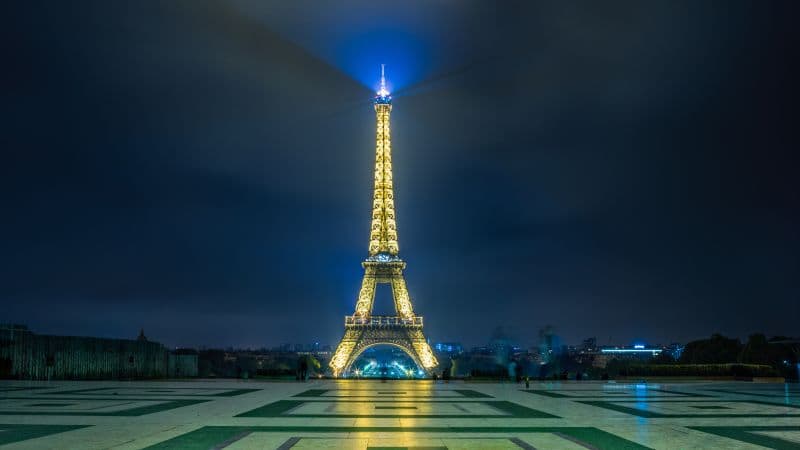 Eiffel Tower 8K Wallpaper