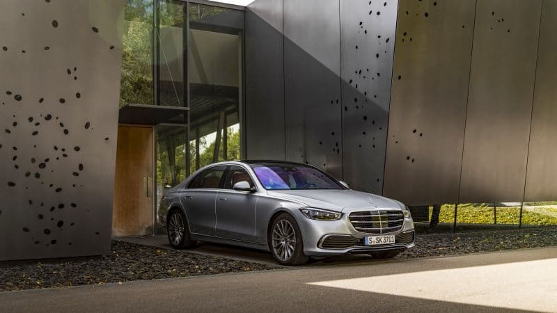 Mercedes-Benz S 400 d 4MATIC 8K Wallpaper