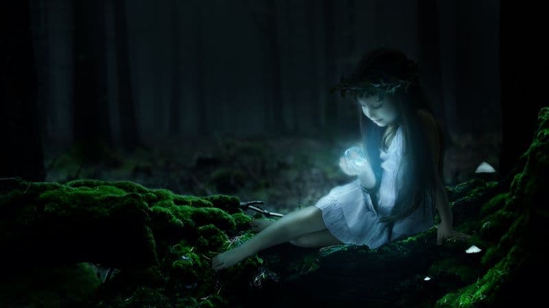 Cute Girl Enchanted Wallpaper
