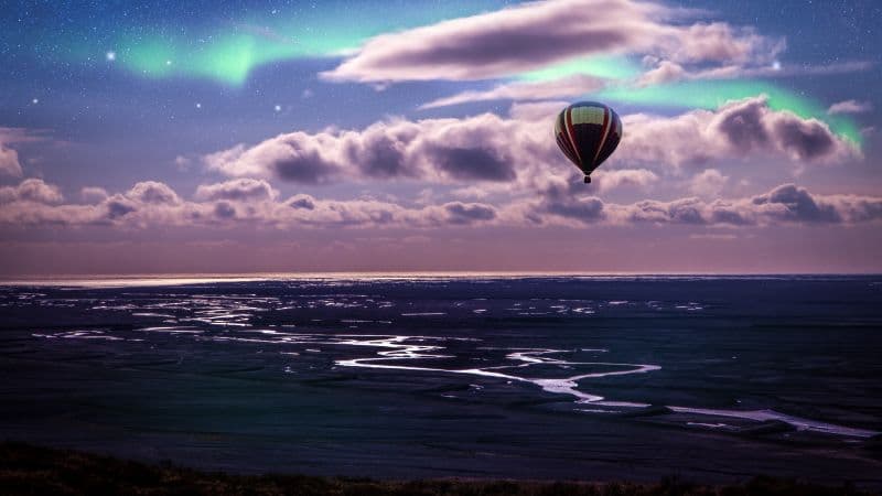 Hot air balloon Aurora Borealis Wallpaper