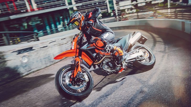 KTM 690 SMC R Race bikes Wallpaper