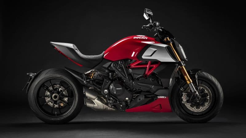 Ducati Diavel 1260 S Cruiser motorcycle Wallpaper