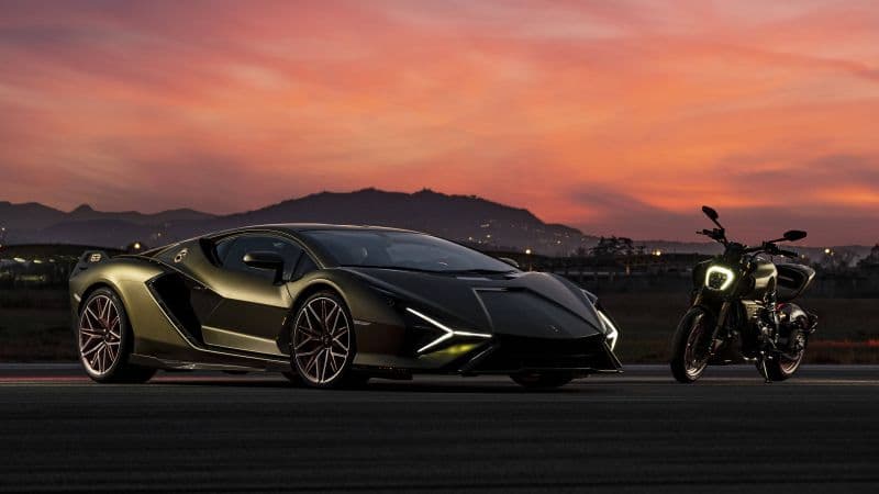 Lamborghini Sián FKP 37 & Ducati Diavel 1260 Wallpaper