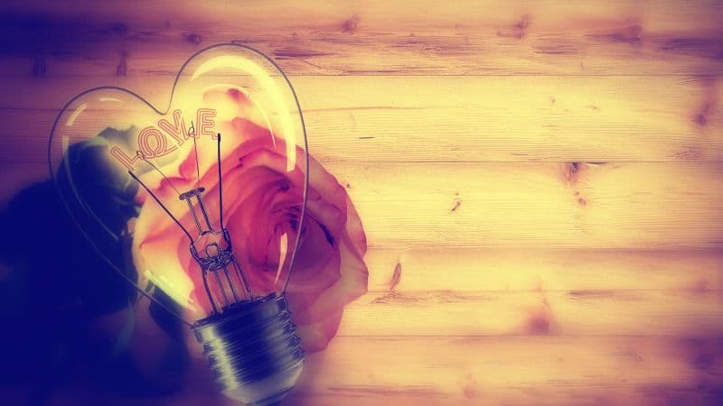 Light bulb Heart shape Wallpaper