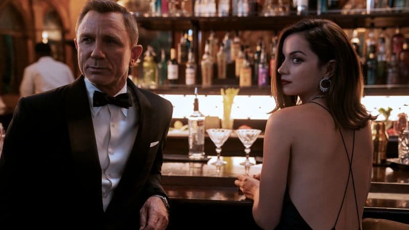 Daniel Craig and Ana de Armas in No Time to Die Wallpaper