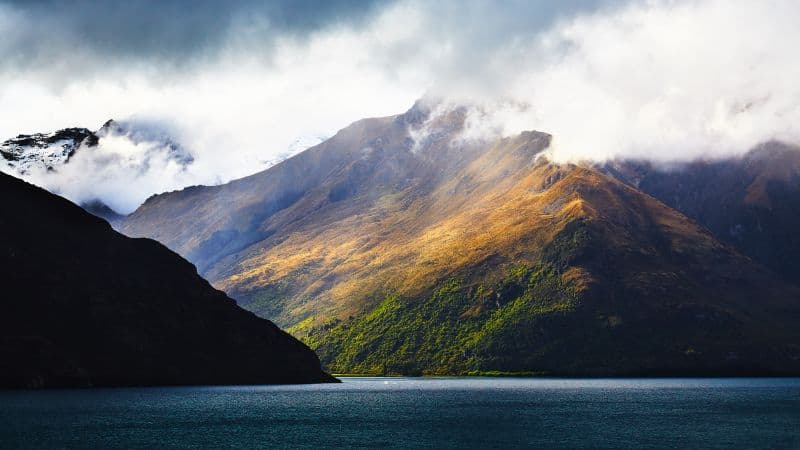 Lake Wakatipu Foggy Wallpaper