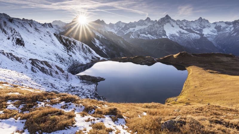 Heart lake Sun rays Wallpaper